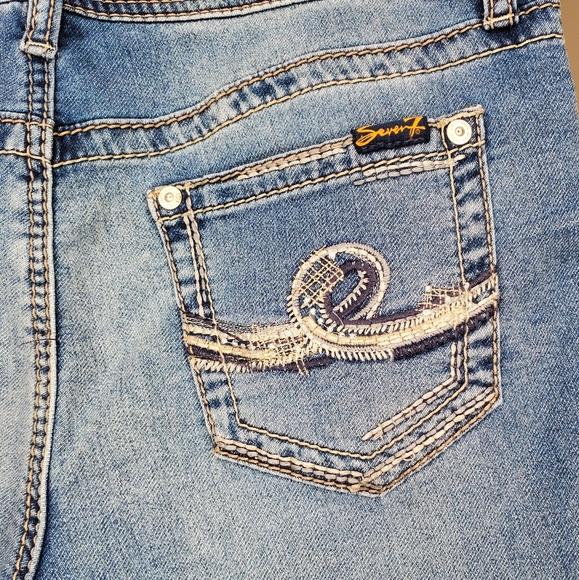 20) Seven7 Distressed Embroidered Denim Shorts Sz. 6 - Picture 3 of 4
